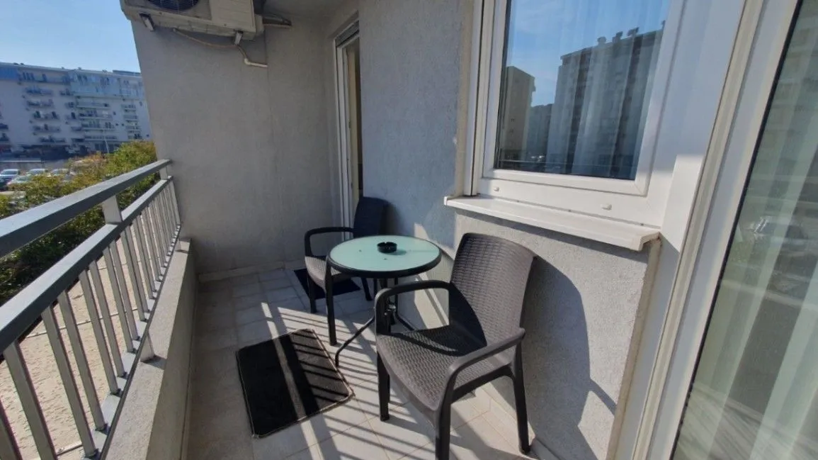 Izdavanje, dvosoban stan, 64m², Stari Aerodrom, Podgorica