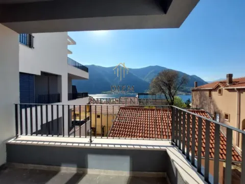 Sale, two bedroom apartment, 55m², Dobrota, Kotor - image 12