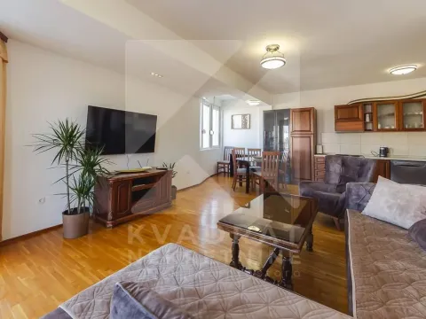 Izdavanje, dvosoban stan, 83m2, Zabjelo, Podgorica Izdavanje, dvosoban stan, 83m2, Zabjelo, Podgorica