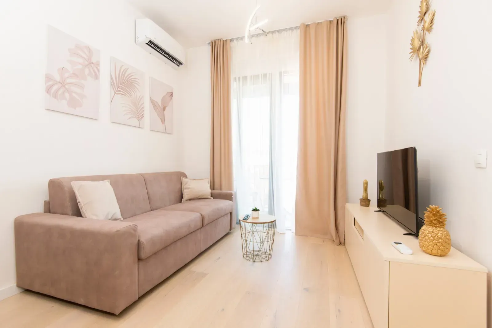 Izdavanje, stan, 40m², Tivat, Crna Gora