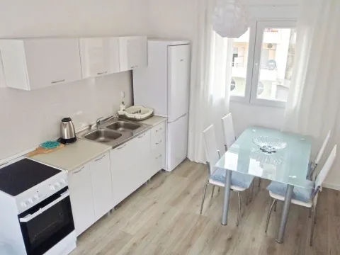 Rent, one bedroom apartment, 90m², Lazi, Budva - image 7