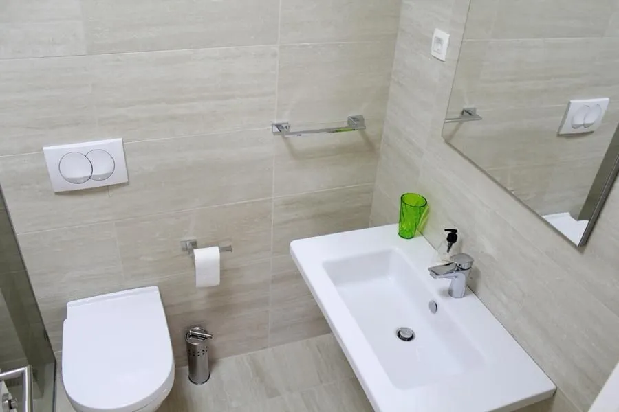 Izdavanje, trosoban stan, 120m², Centar, Budva