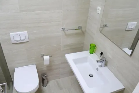 Izdavanje, trosoban stan, 120m², Centar, Budva - image 11
