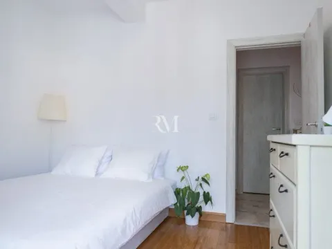 Izdavanje, dvosoban stan, 73m², Dobrota, Kotor - image 7