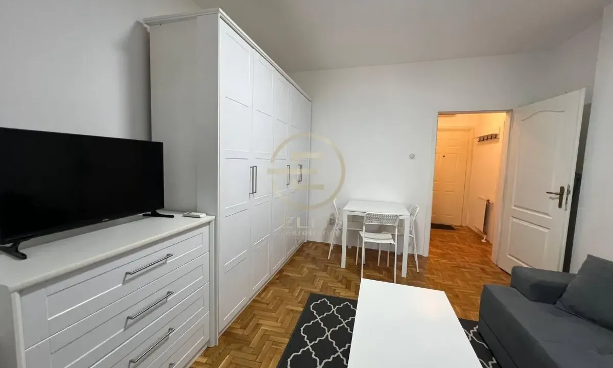 Izdavanje, garsonjera, 25m², Socijalno, Novi Sad Sve Podlokacije