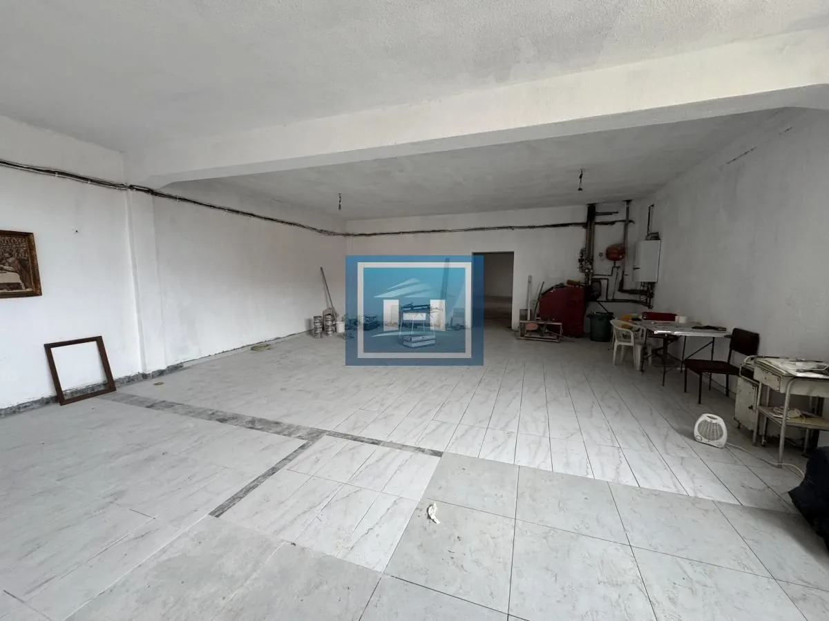 Izdavanje, poslovni prostor, 750m², Mijatovac, Ćuprija