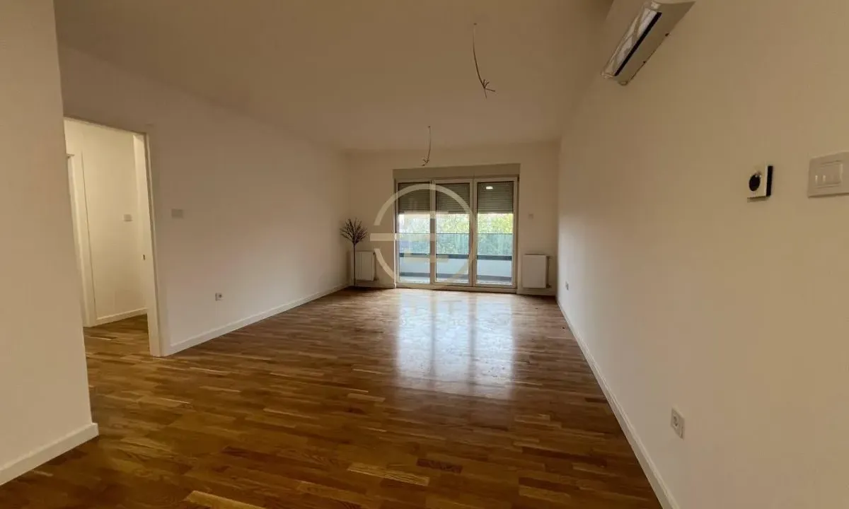 Izdavanje, poslovni prostor, 92m², Vidovdansko naselje, Novi Sad Sve Podlokacije