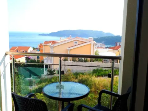 Izdavanje, jednosoban stan, 36m², Bečići, Budva