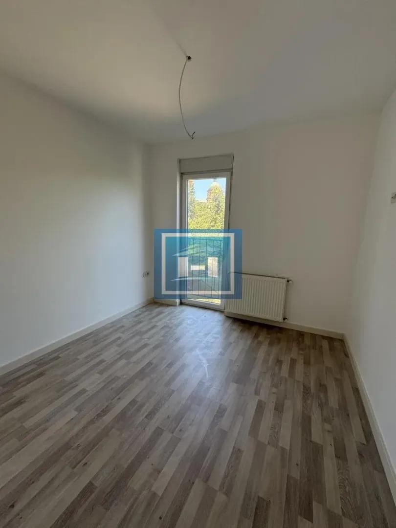 Prodaja, četvorosoban stan, 97m², Centar, Paraćin
