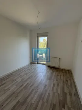 Prodaja, četvorosoban stan, 97m², Centar, Paraćin - image 9