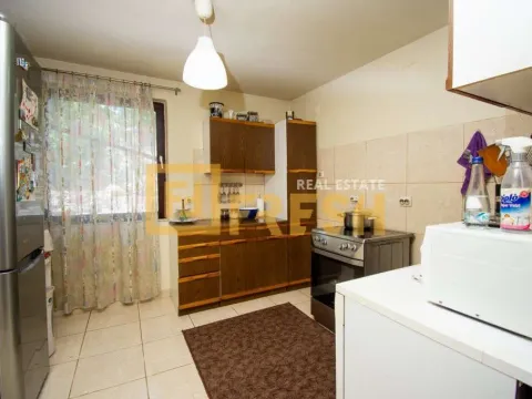 Prodaja, kuća, 300m², Donja Gorica, Podgorica - image 7