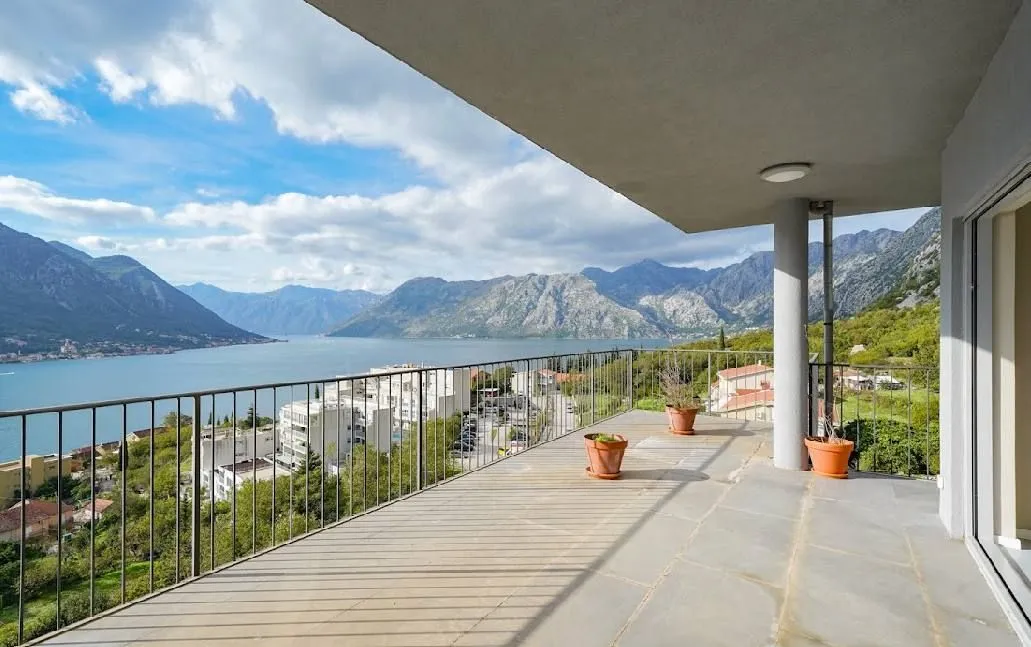 Prodaja, trosoban stan, 158m², Dobrota, Kotor