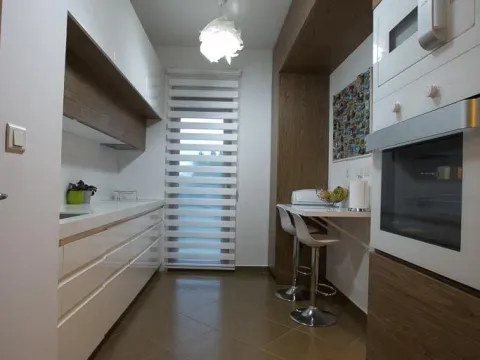 Izdavanje, trosoban stan, 150m², Centar, Podgorica - image 11