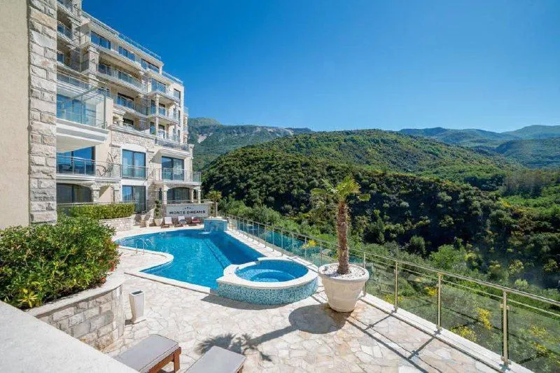 Rent, three bedroom apartment, 146m², Bečići, Budva