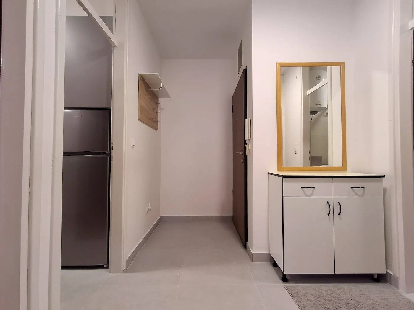 Izdavanje, dvosoban stan, 60m², Stari Aerodrom, Podgorica
