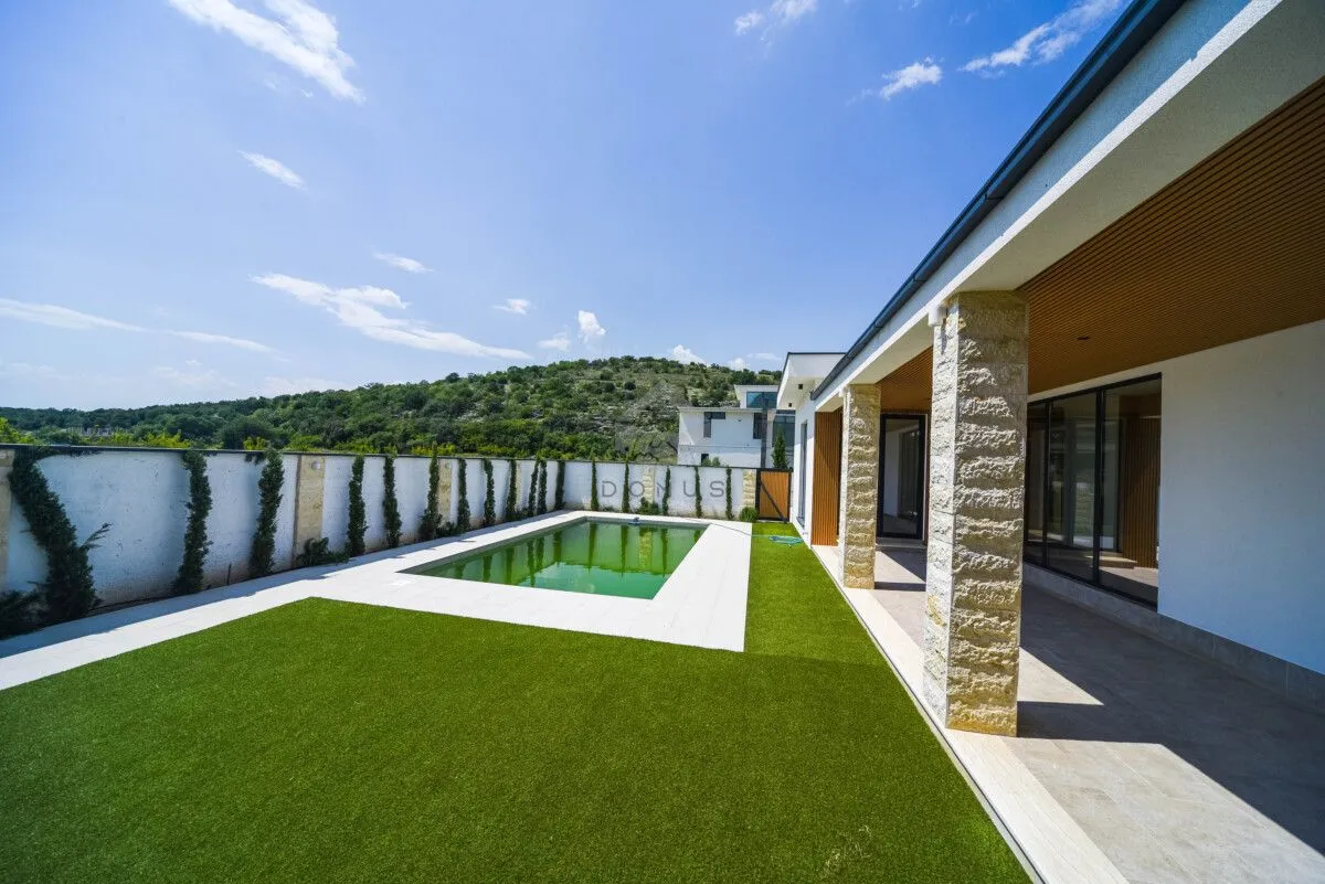 Izdavanje, kuća, 350m², Tuzi, Podgorica