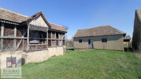 Stari seoski objekti sa dvorištem. - image 5