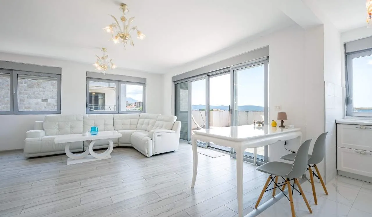 Prodaja, trosoban stan, 116m², Centar, Tivat