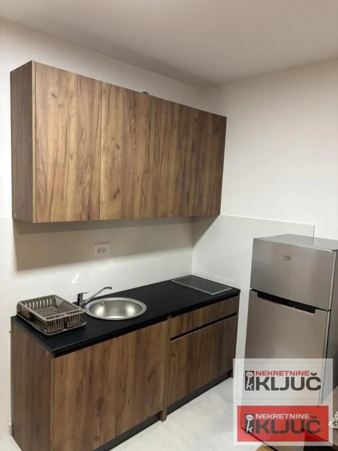 Izdavanje, garsonjera, 28m², Bulevar Oslobodjenja, Novi Sad Sve Podlokacije
