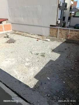 Pogled na dvorište i okolne zgrade. - image 7