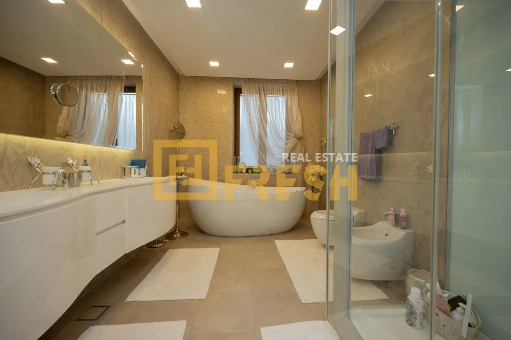 Prodaja, kuća, 300m², Tivat, Crna Gora