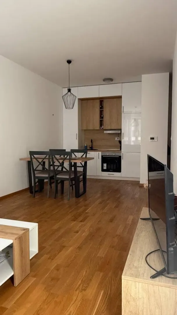 Rent, one bedroom apartment, 45m², Bečići, Budva