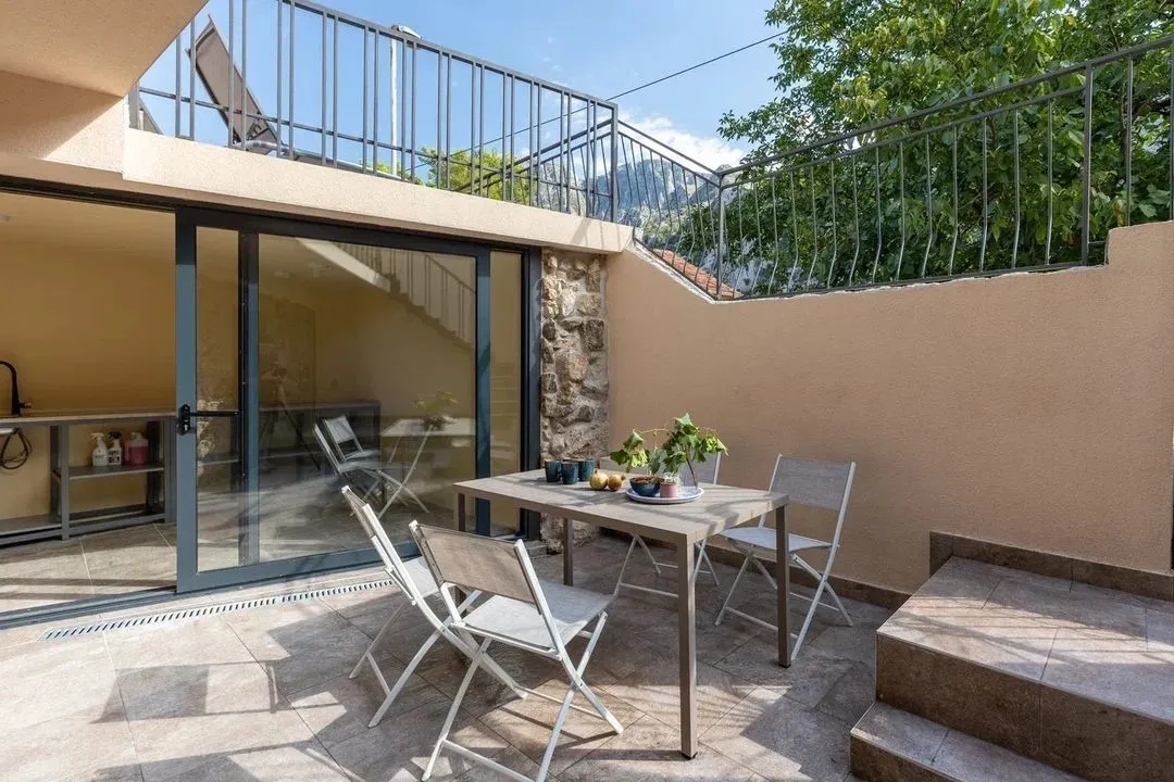 Prodaja, kuća, 110m², Škaljari, Kotor
