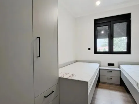 Izdavanje, kuća, 160m², Pričelje, Podgorica - image 7