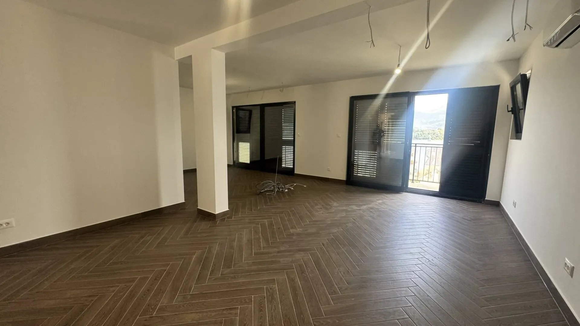 Prodaja, trosoban stan, 100m², Obala Đuraševića, Tivat