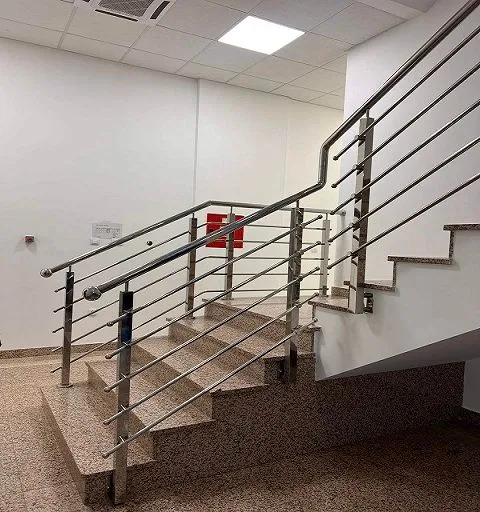 Izdavanje, poslovni prostor, 350m², Zemun Sve Podlokacije, Beograd