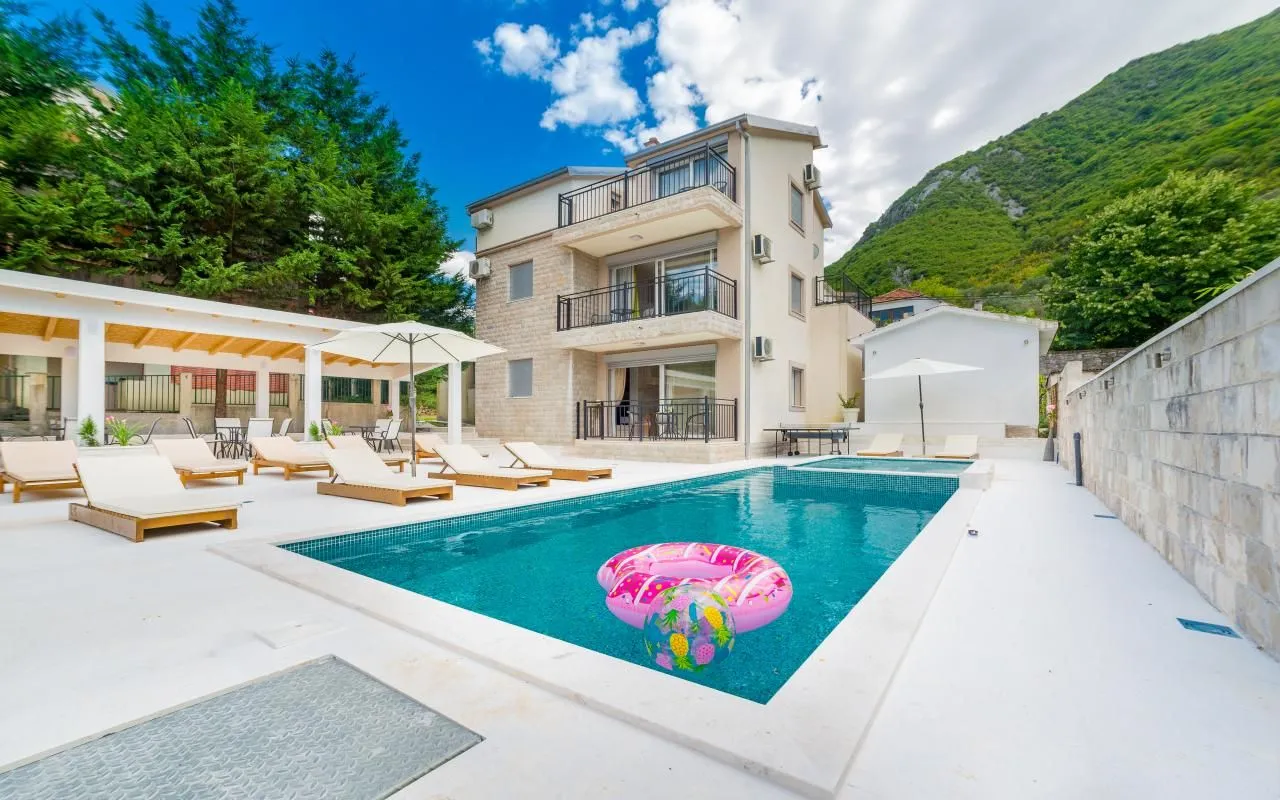 Prodaja, kuća, 350m², Stoliv, Kotor