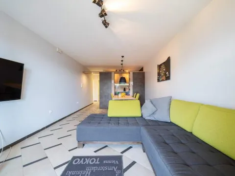 Prodaja, trosoban stan, 90m², Budva, Crna Gora - image 1