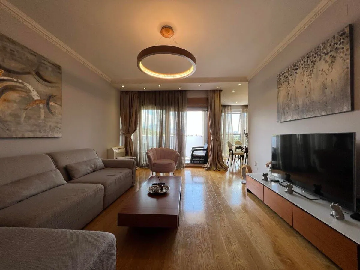 Izdavanje, trosoban stan, 103m², Momišići, Podgorica