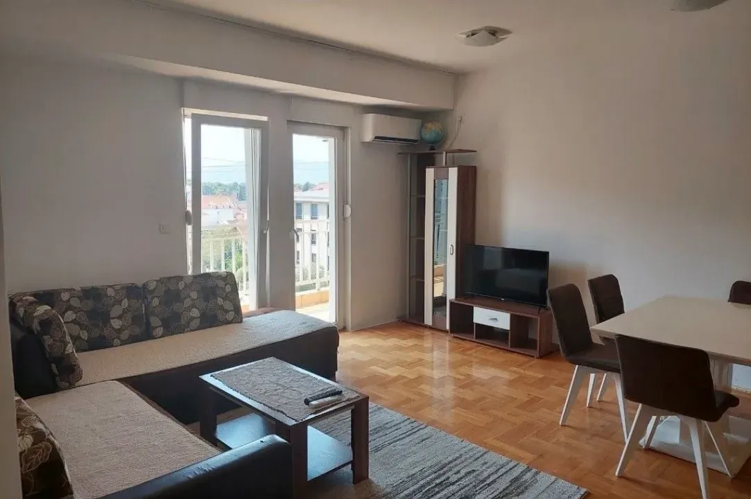 Izdavanje, dvosoban stan, 62m², Blok 9, Podgorica