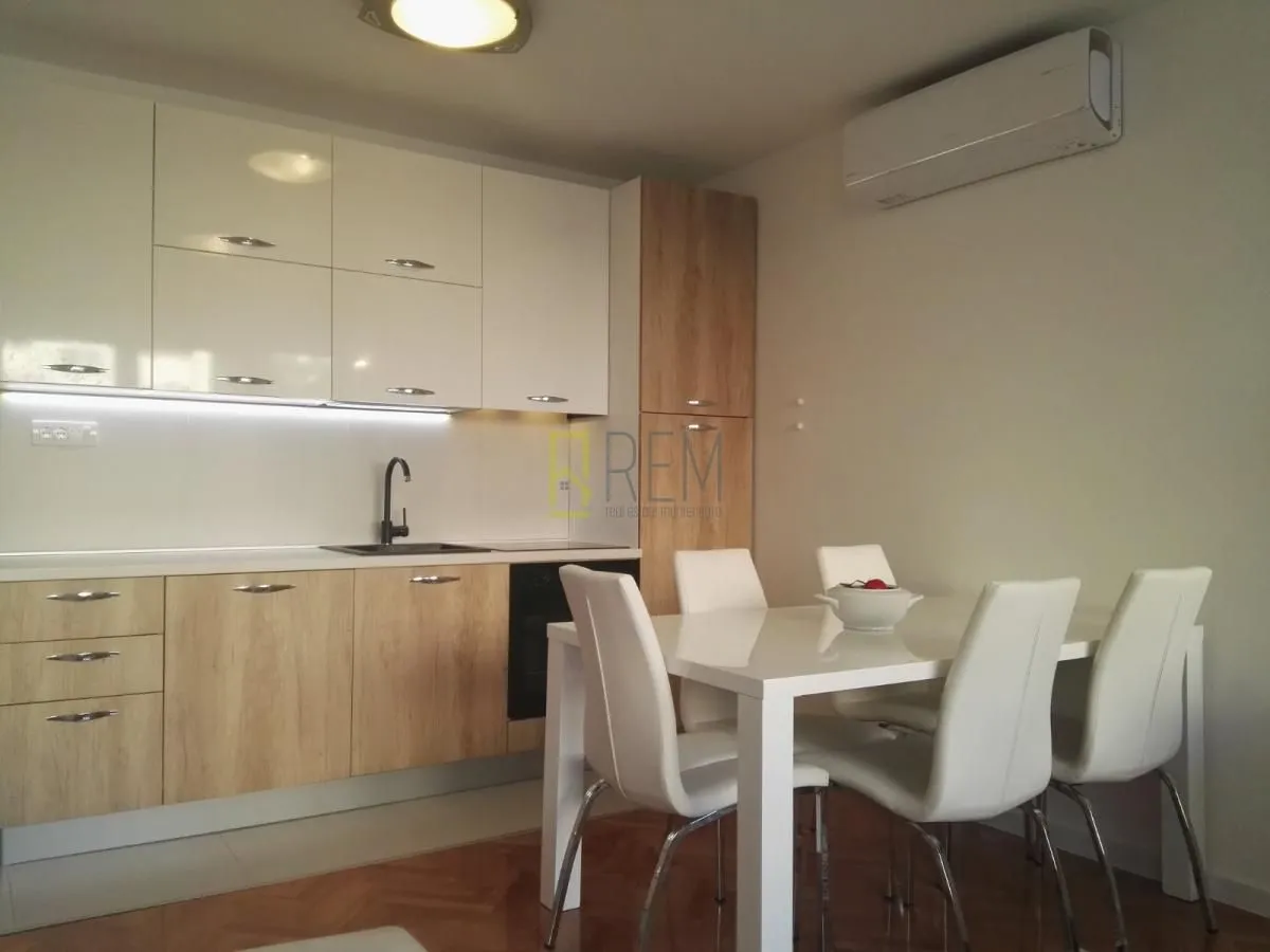 Prodaja, dvosoban stan, 65m², Centar, Podgorica