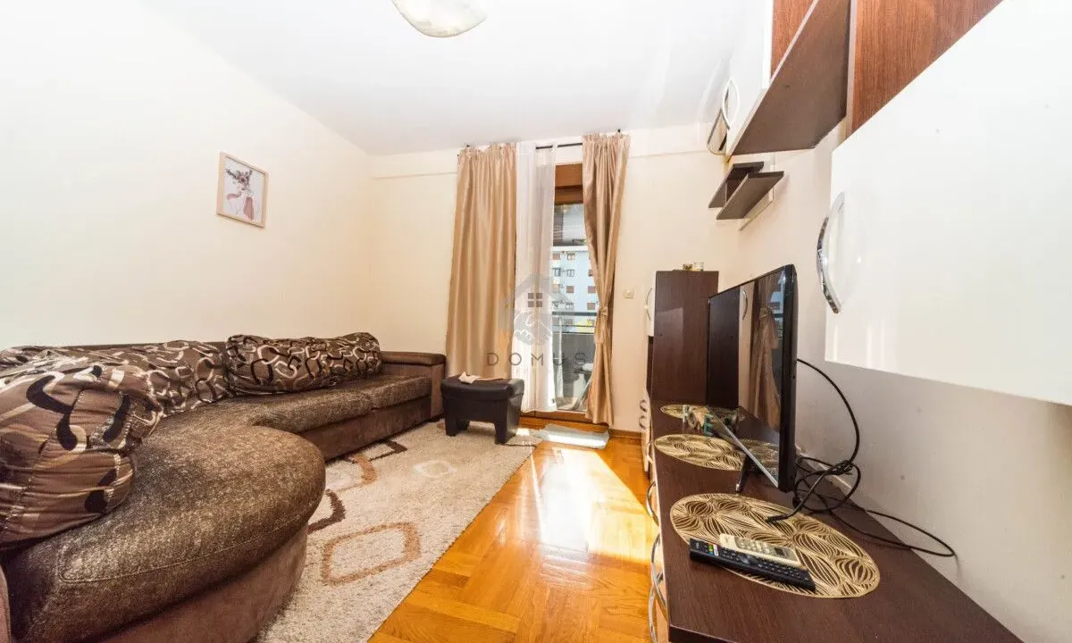 Izdavanje, jednosoban stan, 42m², Stari Aerodrom, Podgorica