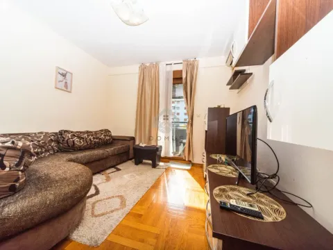 Izdavanje, jednosoban stan, 42m², Stari Aerodrom, Podgorica - image 11