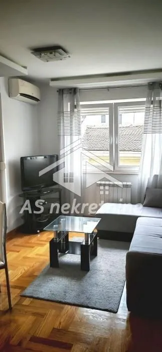 Izdavanje, dvosoban stan, 40m², Đeram Pijaca, Beograd