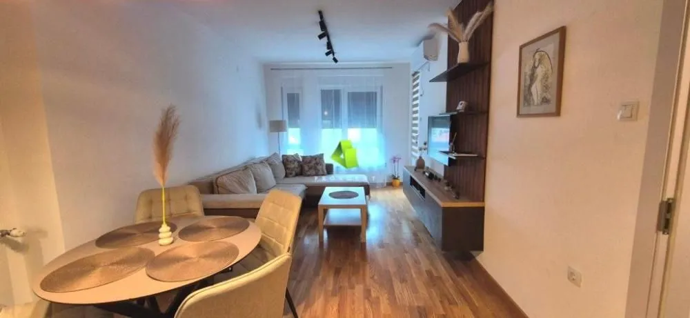 Rent, two bedroom apartment, 60m², Medijana, Niš