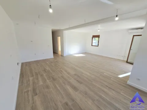 Prodaja, dvosoban stan, 59m², Dobrota, Kotor - image 7