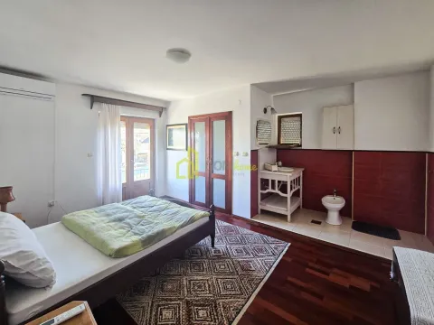 Rent, house, 200m², Tološi, Podgorica - image 14