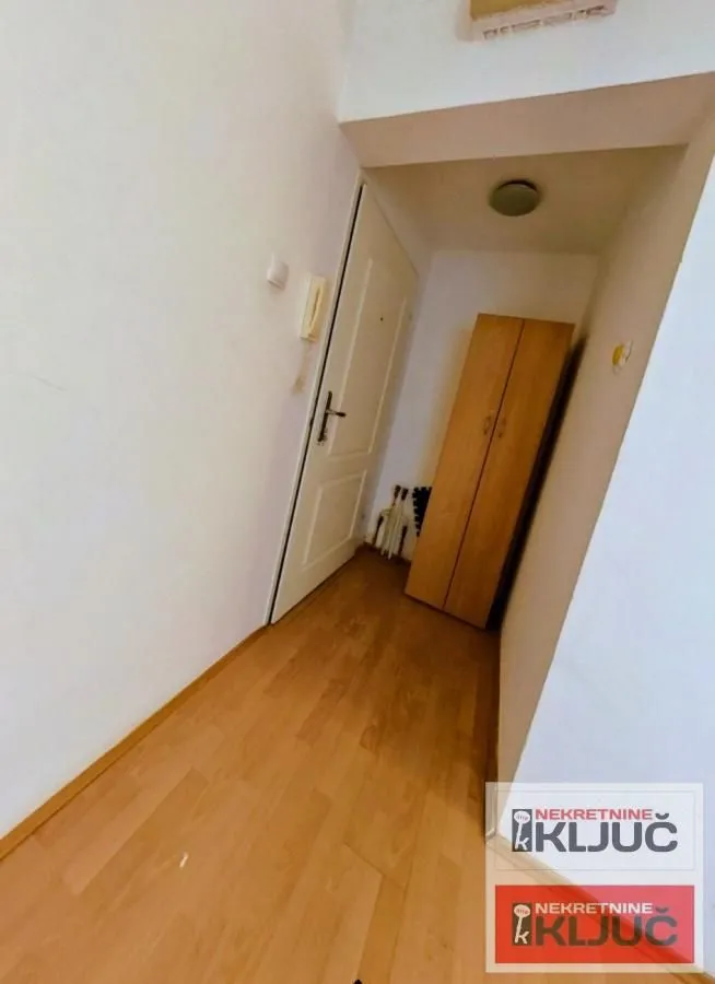 Prodaja, garsonjera, 25m², Grbavica, Novi Sad Sve Podlokacije