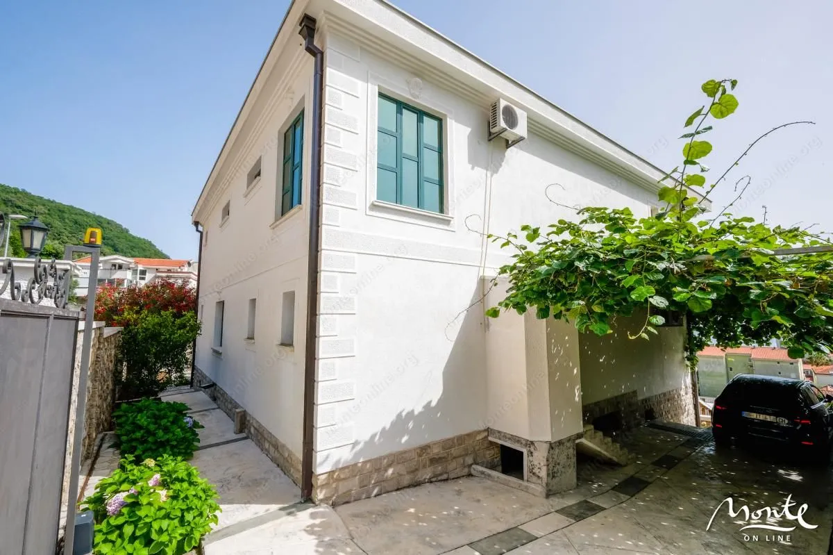 Sale, house, 560m², Petrovac, Budva