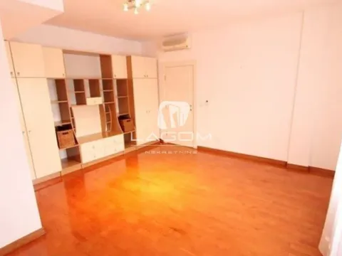 Izdavanje, stan, 203m², Vračar Hram, Vračar Sve Podlokacije - image 15