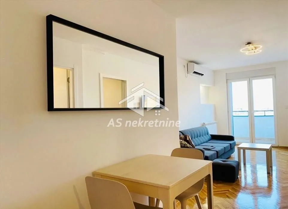 Rent, two bedroom apartment, 42m², Kalenić Pijaca, Vračar Sve Podlokacije