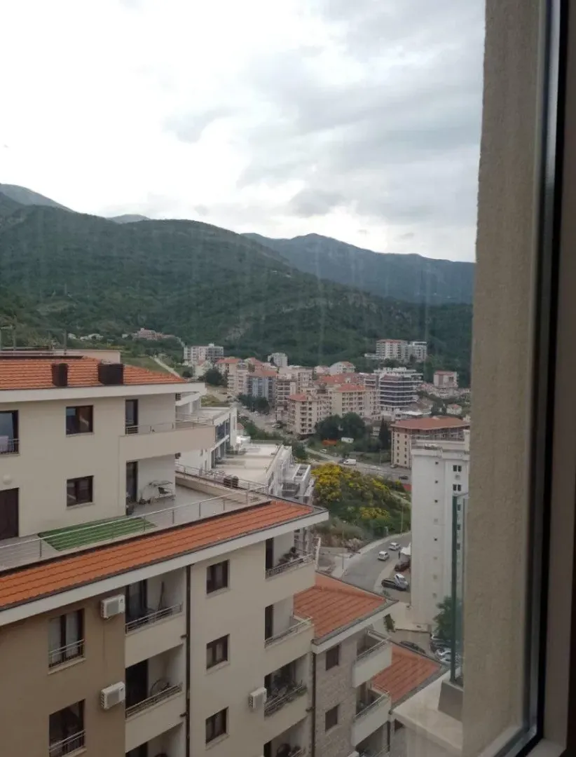Izdavanje, jednosoban stan, 43m², Bečići, Budva