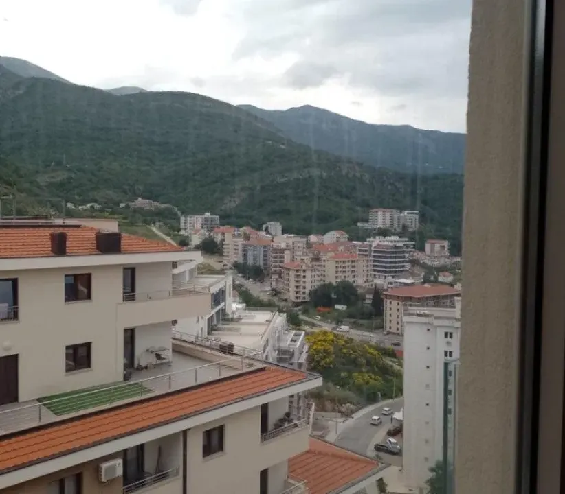 Izdavanje, jednosoban stan, 43m², Bečići, Budva