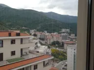 Izdavanje, jednosoban stan, 43m², Bečići, Budva - image 1