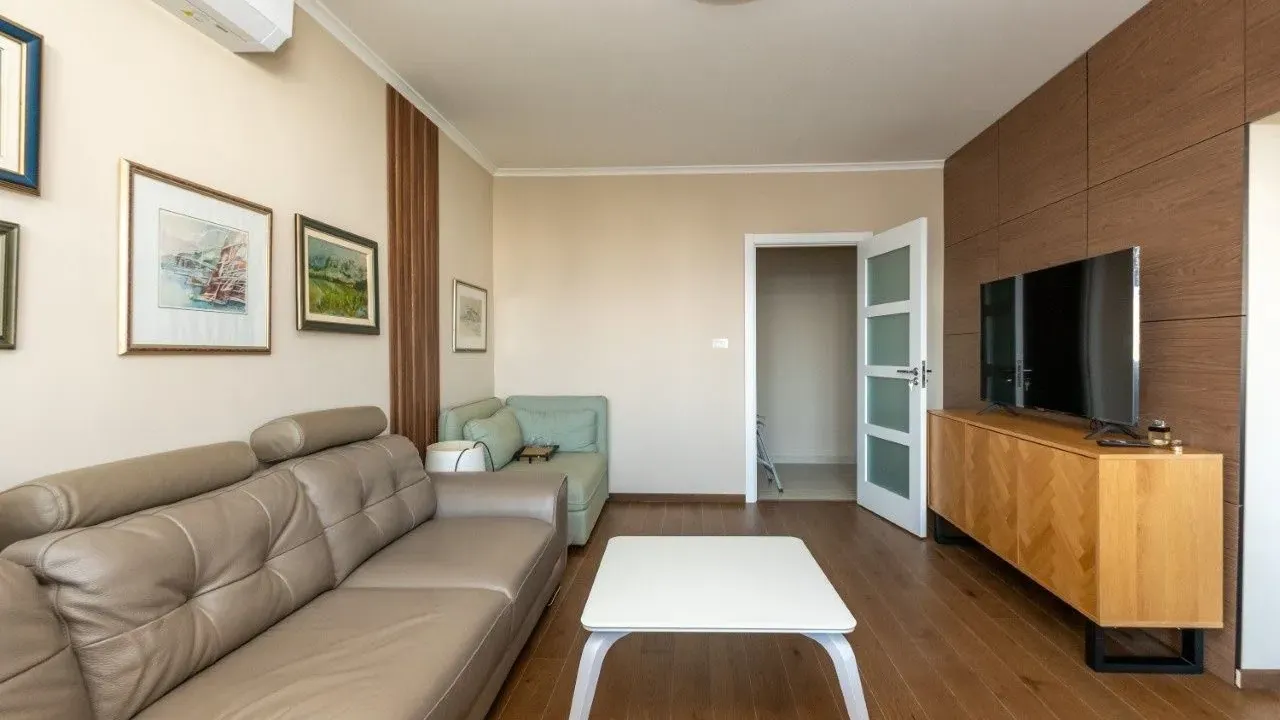Izdavanje, dvosoban stan, 75m², Preko Morače, Podgorica