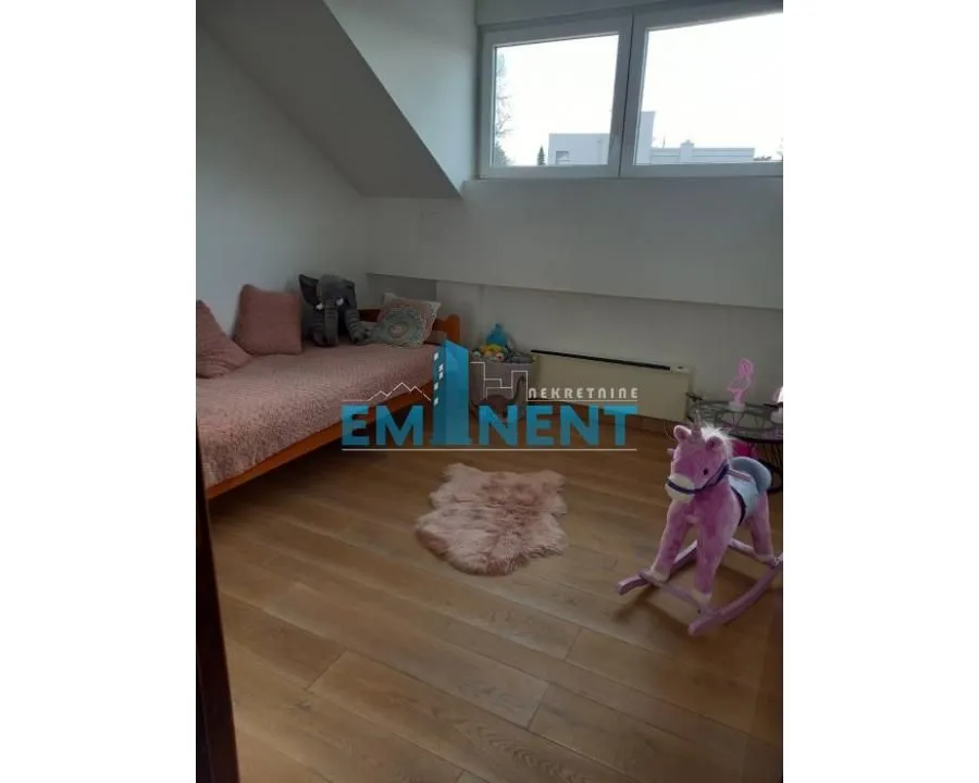 Rent, four bedroom apartment, 120m², Senjak, Beograd